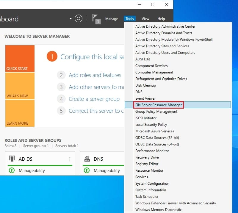 انتخاب گزینه File Server Resource Manager از منوی Tools در Server Manager برای شروع فرآیند سهمیه بندی پوشه ویندوز سرور و مدیریت Quota با FSRM.