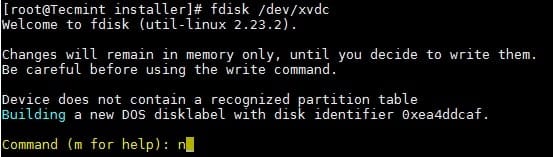 ورود به محیط تعاملی fdisk برای دیسک /dev/xvdc و وارد کردن دستور 'n' برای ایجاد پارتیشن جدید در فرآیند افزودن دیسک جدید به سرور لینوکس.