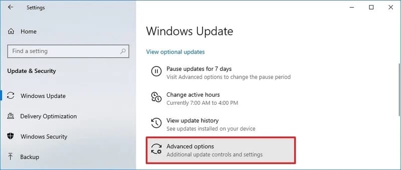 اسکرینشات از بخش Windows Update در Settings ویندوز ۱۰ با گزینه Advanced options هایلایت شده.